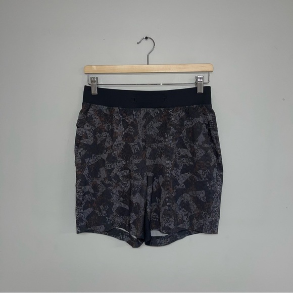 Lululemon Shorts‎ Men's Size Small Dark Grey 6" Inseam T.H.E Short Linerless - Picture 2 of 11